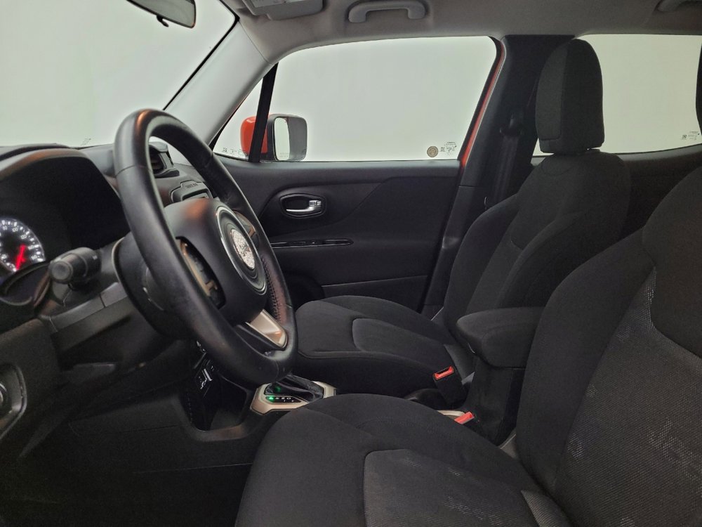 Used 2015 Jeep Renegade Latitude FWD image 17