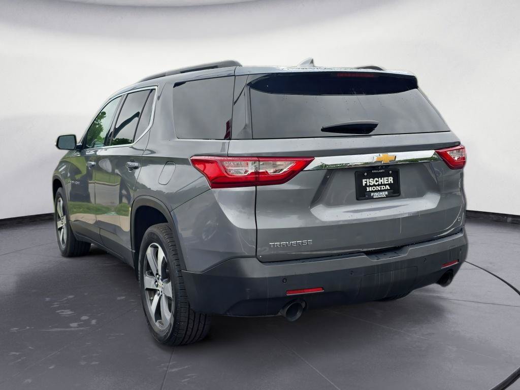 Used 2020 Chevrolet Traverse LT w/ LT Premium Package FWD image 3
