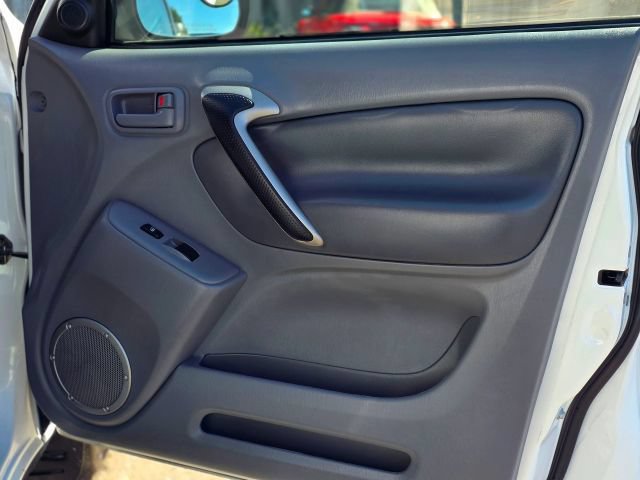 Used 2003 Toyota RAV4 2WD image 38