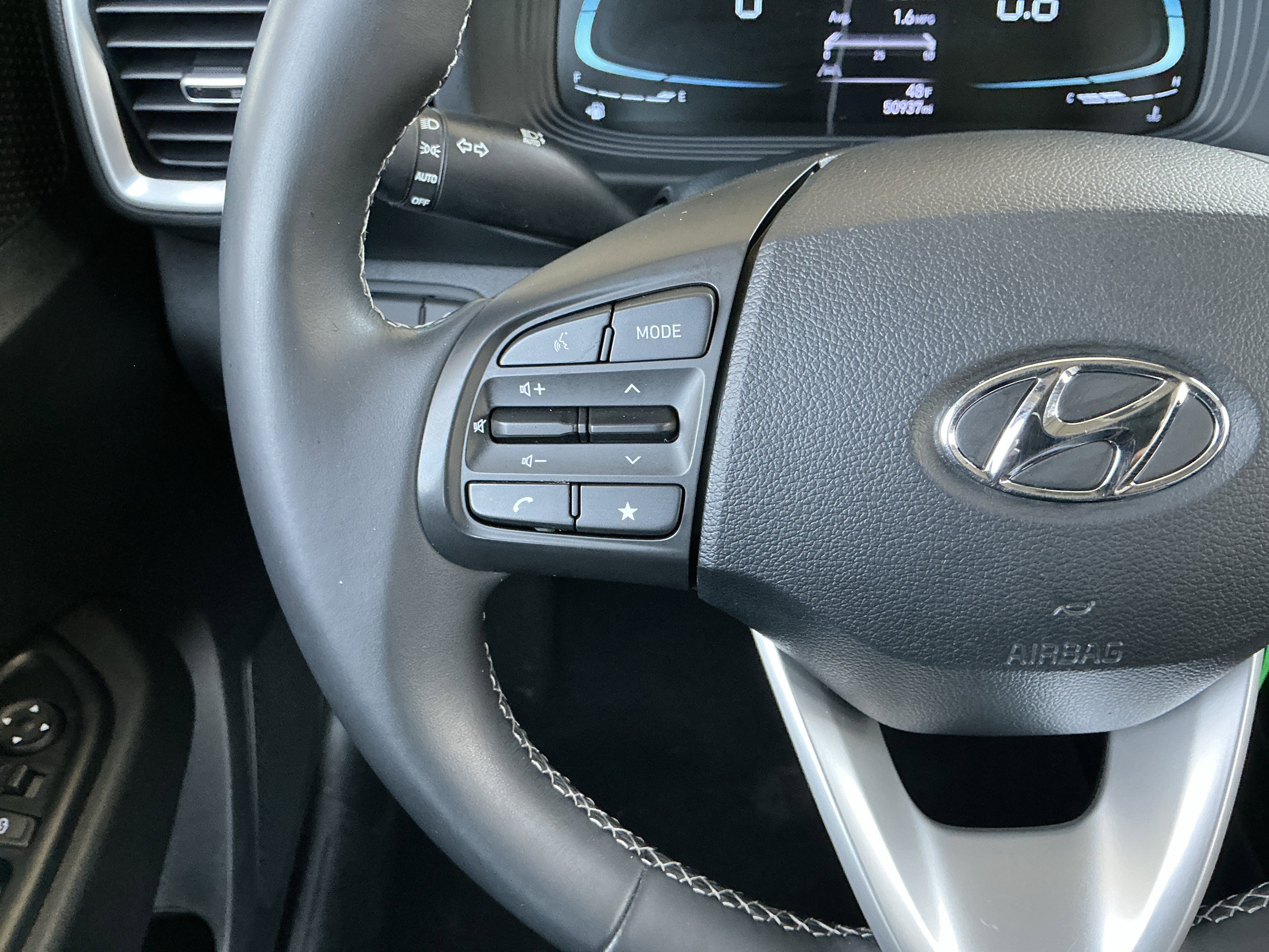 Used 2023 Hyundai Venue SEL image 12