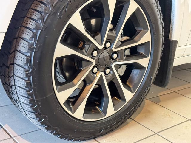 Used 2022 Jeep Grand Cherokee Overland w/ Luxury Tech Group IV image 19