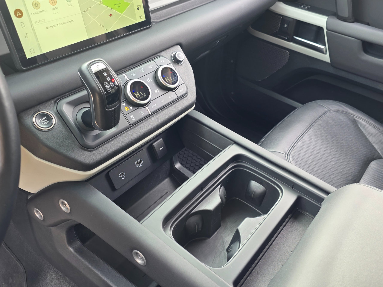 Used 2024 Land Rover Defender 110 S image 9