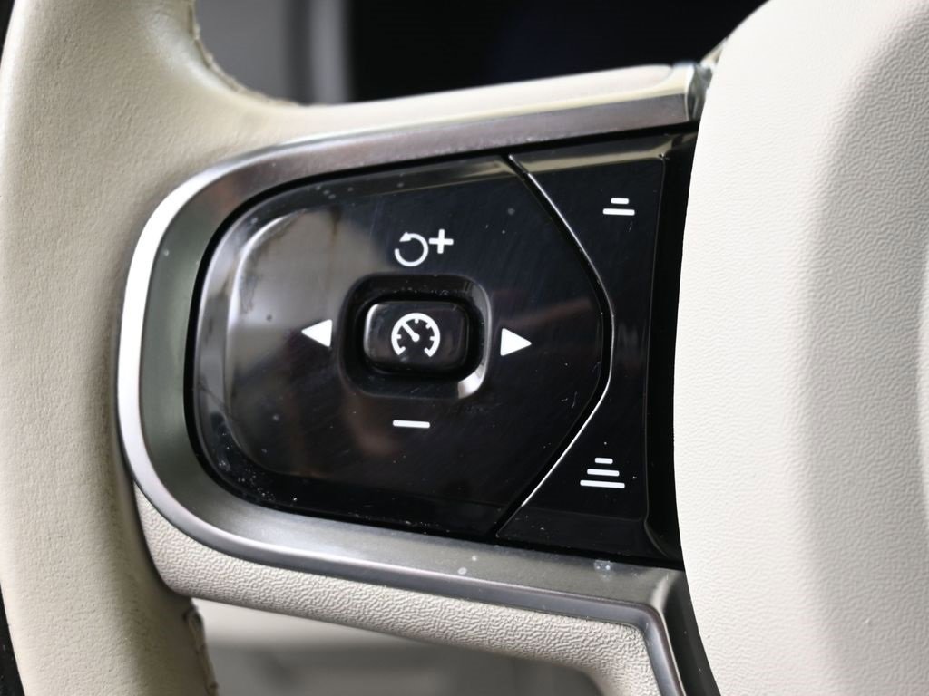 Certified 2024 Volvo XC90 B5 Plus w/ Protection Package Premier image 24