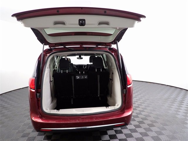 Used 2019 Chrysler Pacifica Touring-L image 13