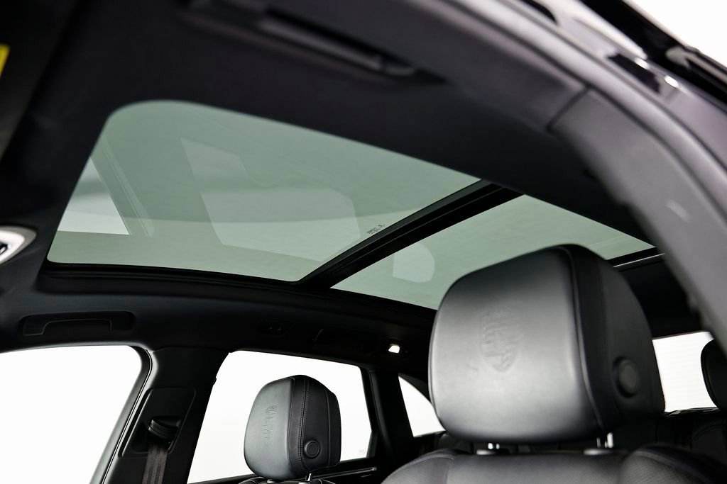 Used 2023 Porsche Macan Turbo image 19