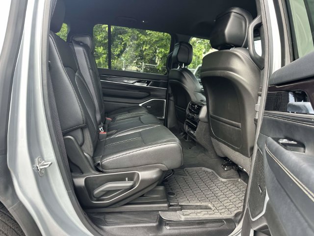 Certified 2024 Jeep Wagoneer 4WD image 20