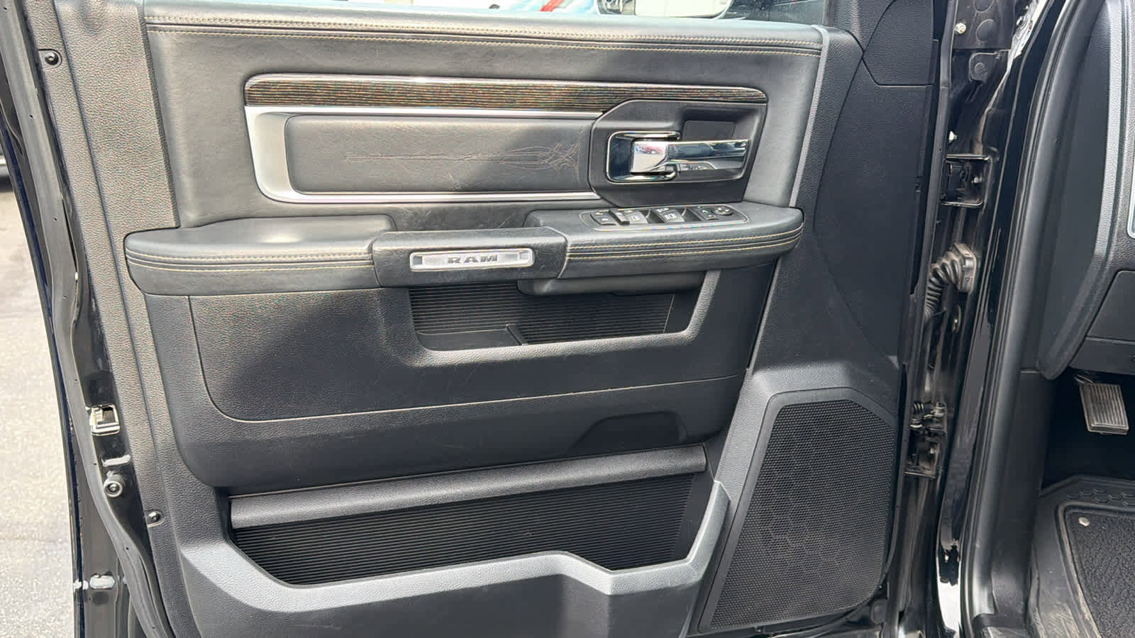 Used 2015 RAM 2500 Limited image 23