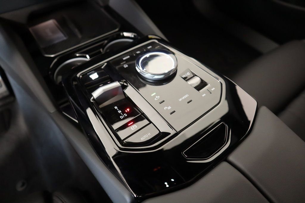 New 2025 BMW 530i w/ M Sport Package RWD image 9