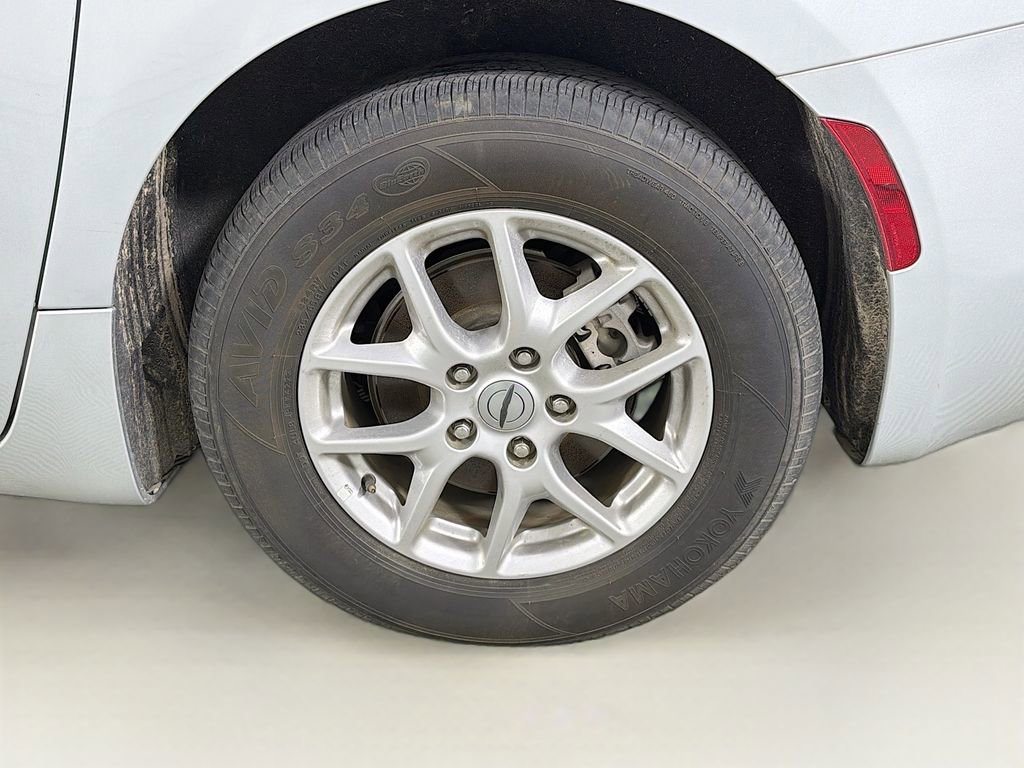 Used 2024 Chrysler Voyager LX image 32