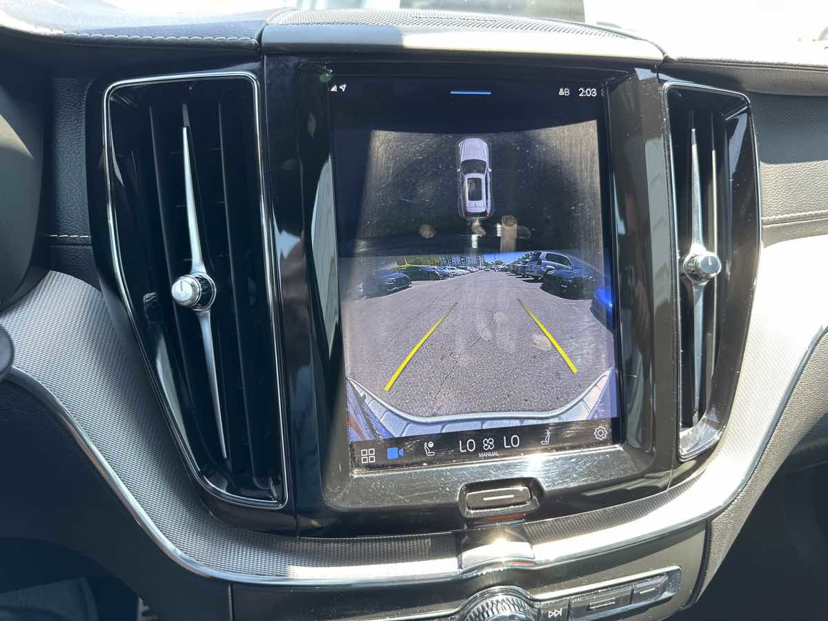 Used 2022 Volvo XC60 T8 R-Design w/ Advanced Package image 28