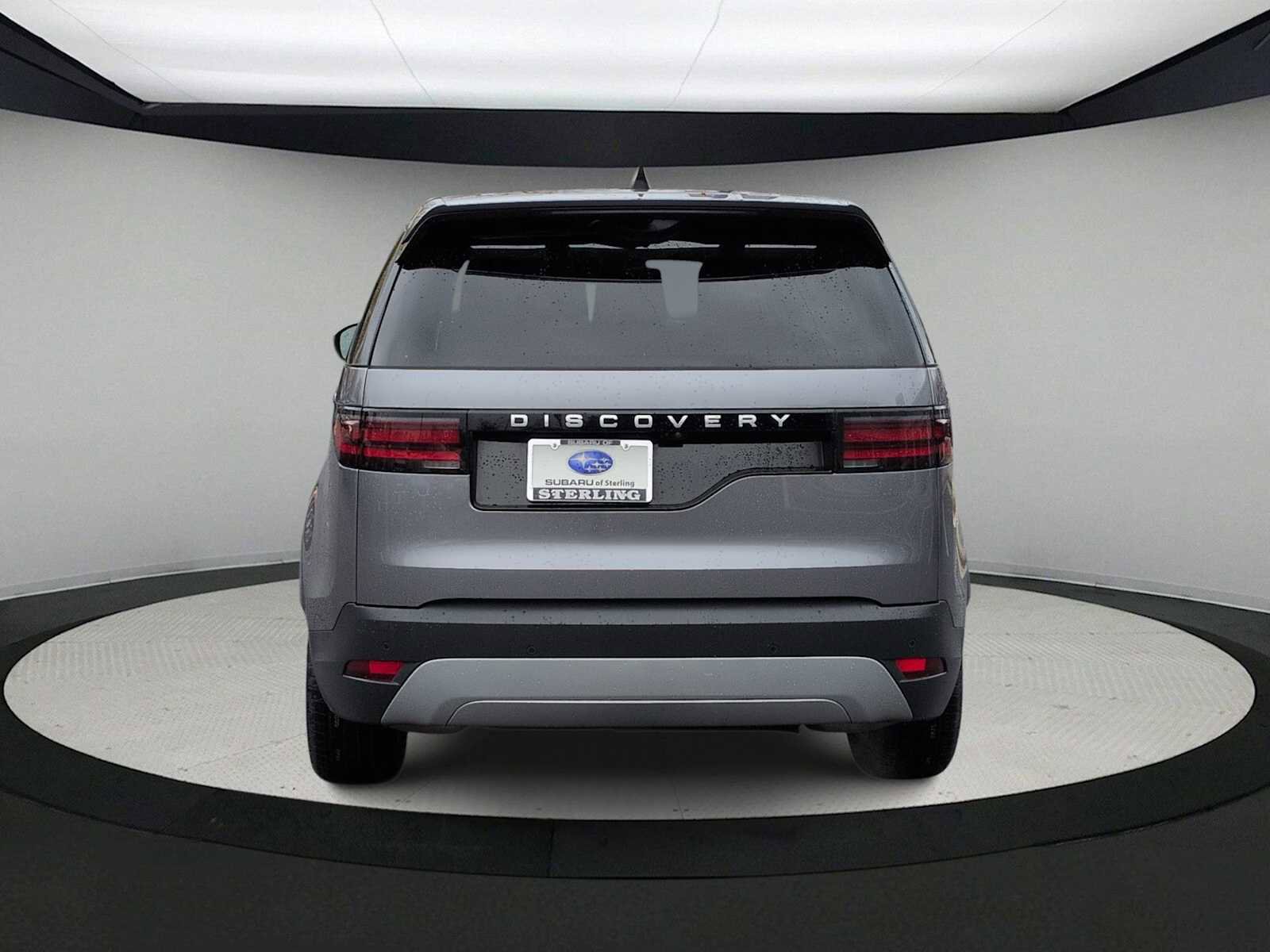 Used 2024 Land Rover Discovery S image 7