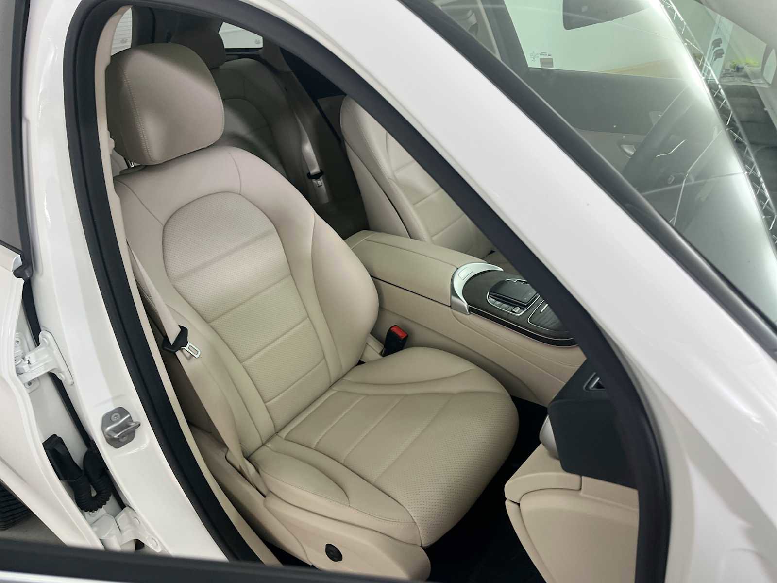 Used 2021 Mercedes-Benz GLC 300 4MATIC image 31