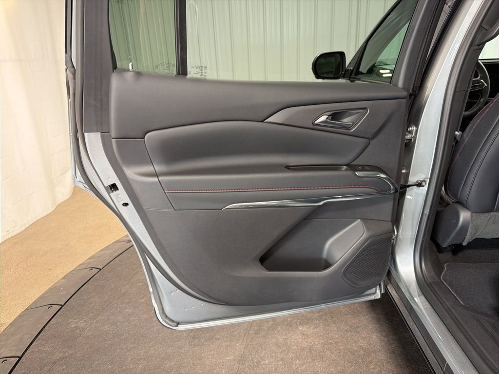 Certified 2025 Chevrolet Traverse Z71 w/ Driver Confidence Package image 17