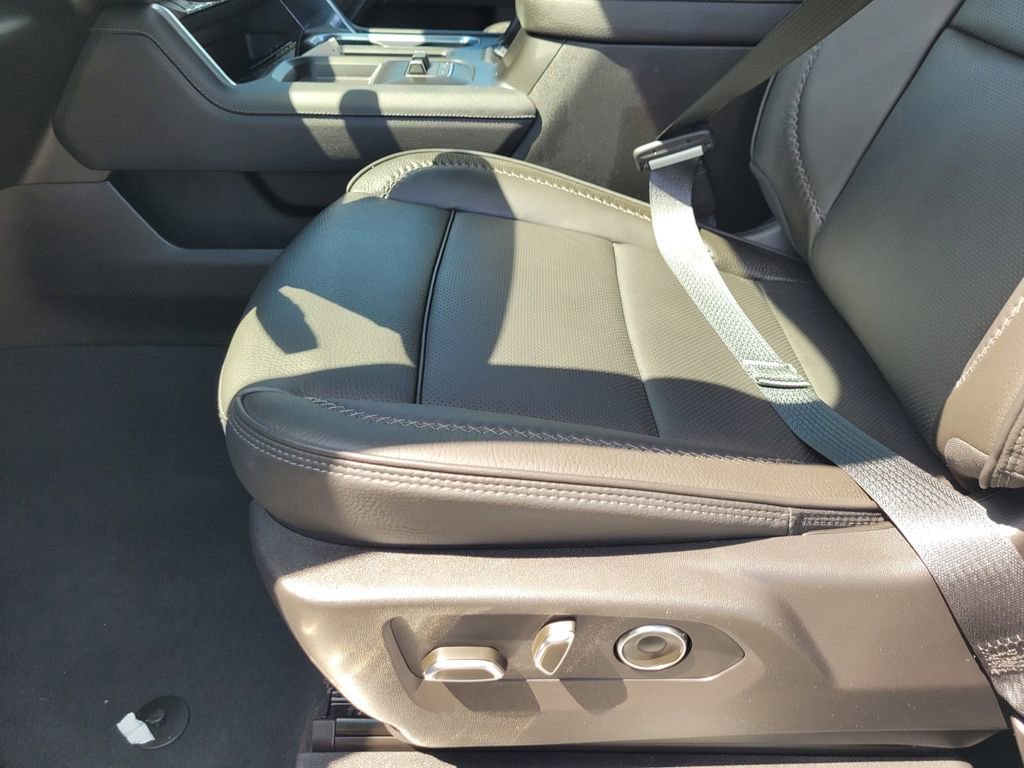 New 2026 GMC Sierra 3500 Denali w/ Denali Reserve Package AWD/4WD image 13