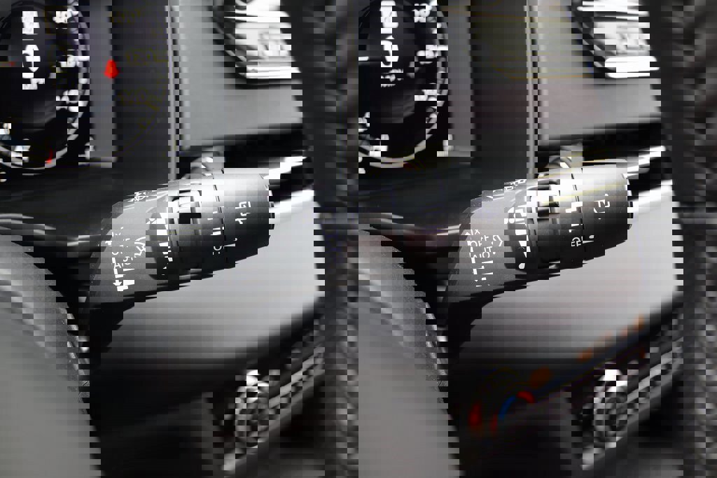 New 2025 Mitsubishi Outlander SE image 16