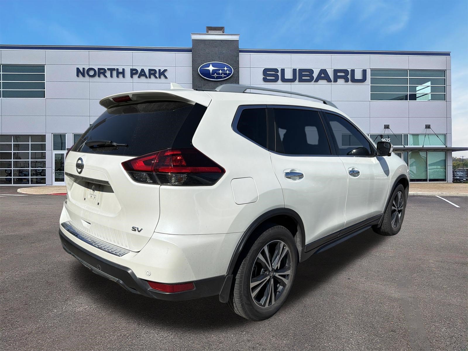 Used 2020 Nissan Rogue SV w/ Premium Package FWD image 3