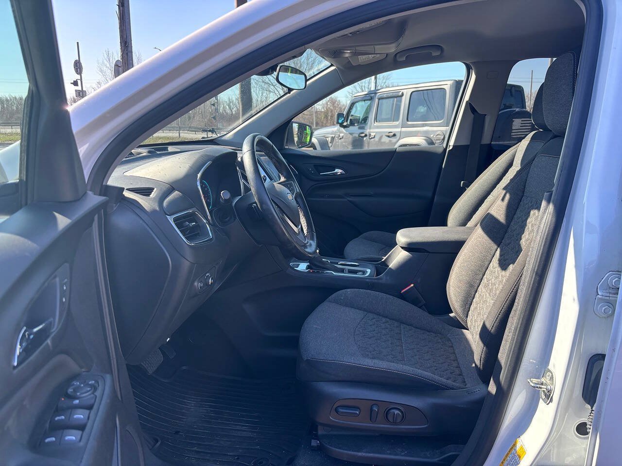 Used 2023 Chevrolet Equinox LT AWD/4WD image 6