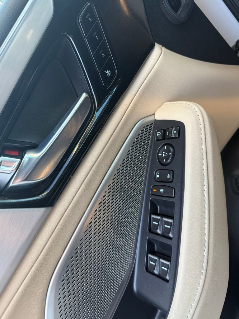 Used 2023 Acura MDX SH-AWD w/ Technology Package image 14