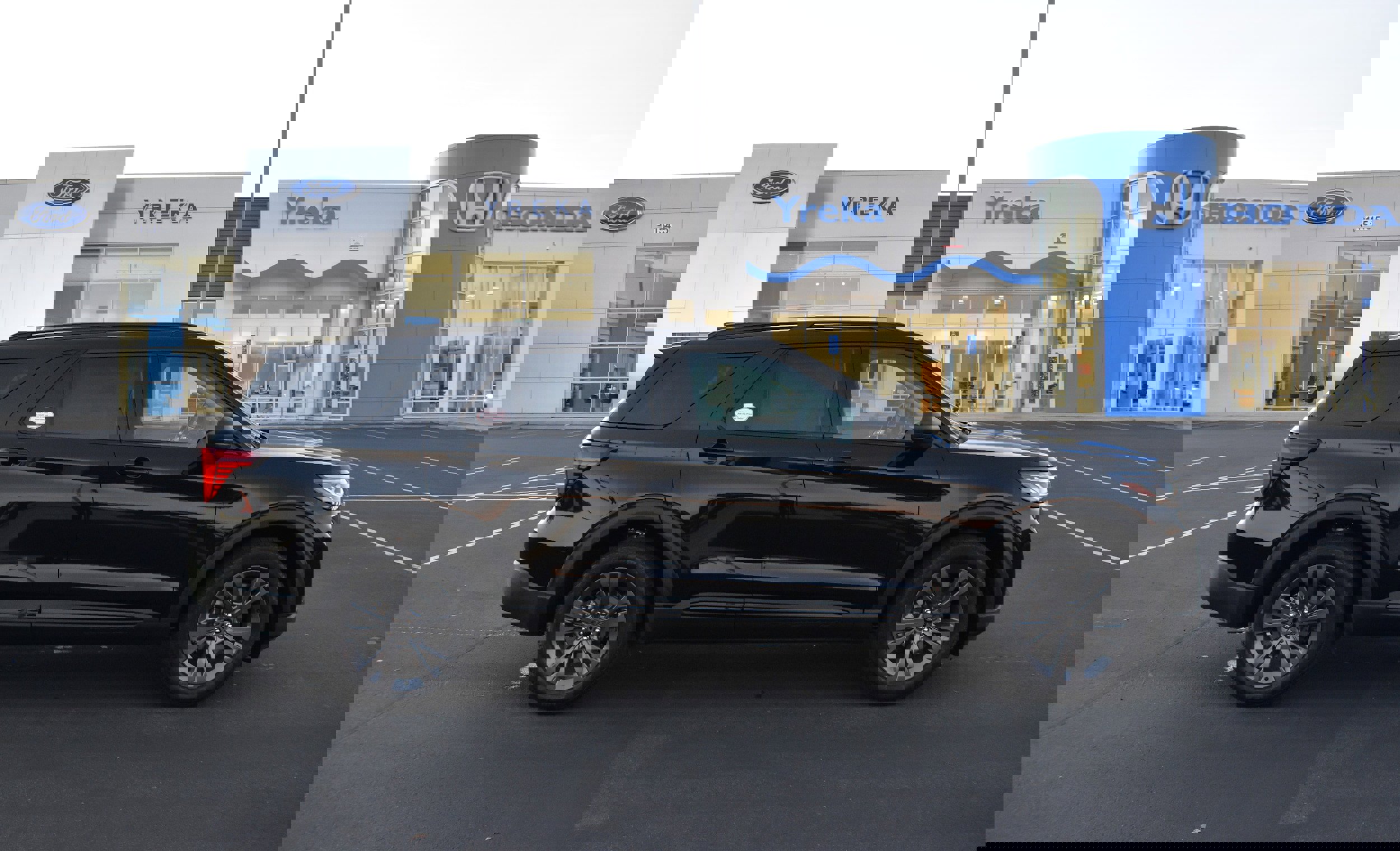 New 2026 Ford Explorer Active w/ Active Comfort Package image 1