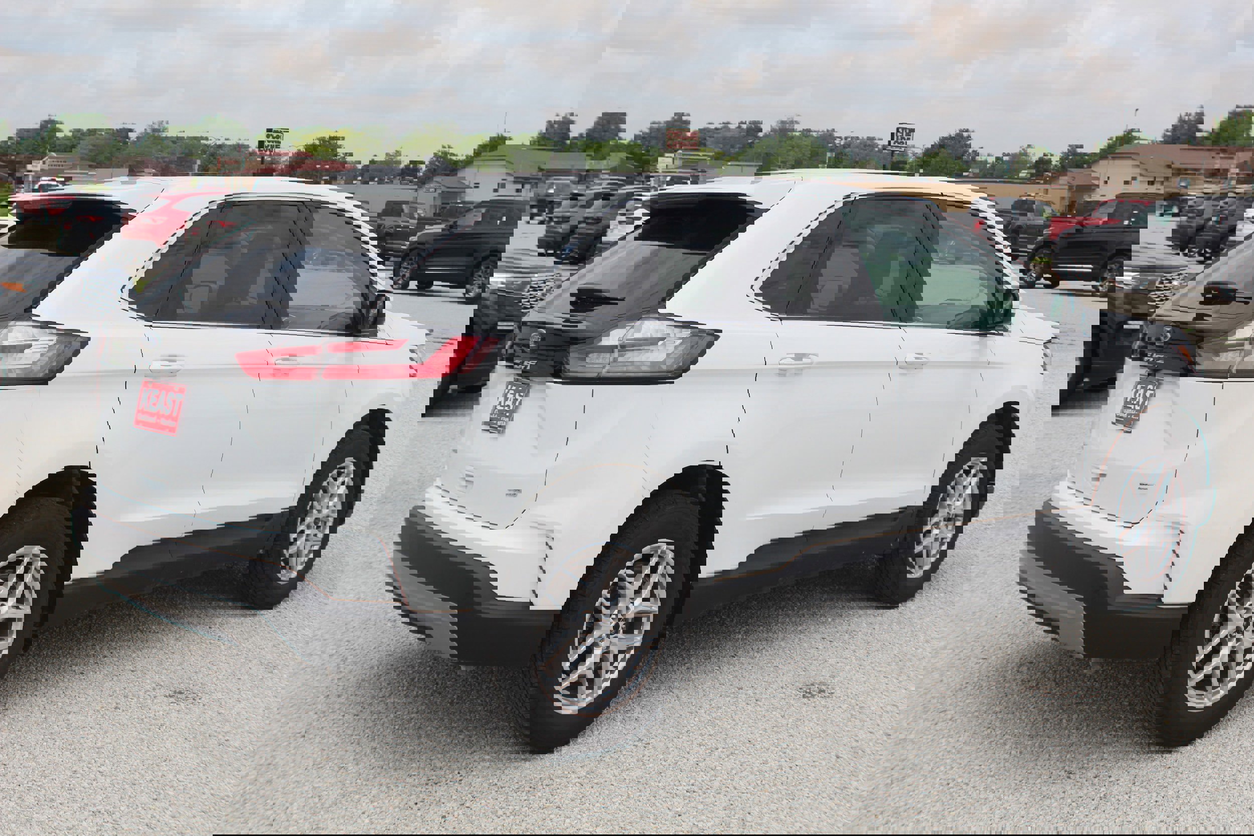 Used 2024 Ford Edge SEL image 5