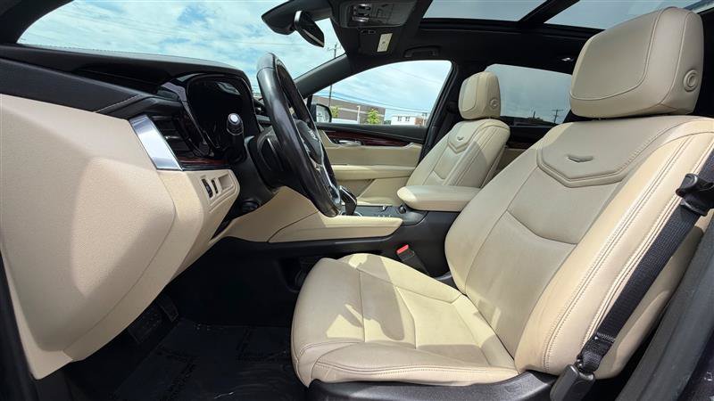 Used 2018 Cadillac XT5 Luxury w/ Driver Awareness Package AWD/4WD image 25