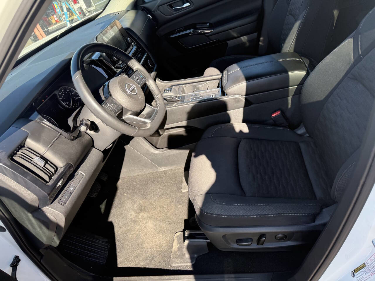 Used 2022 Nissan Pathfinder SV image 23