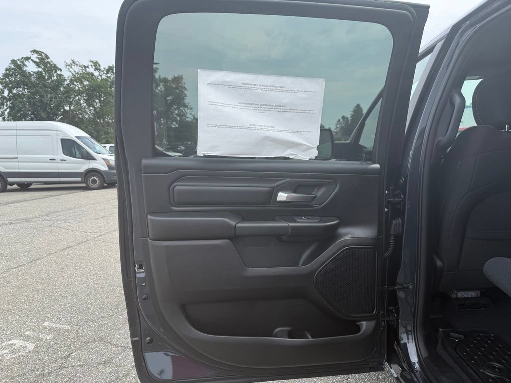 New 2026 RAM 1500 Express AWD/4WD image 7