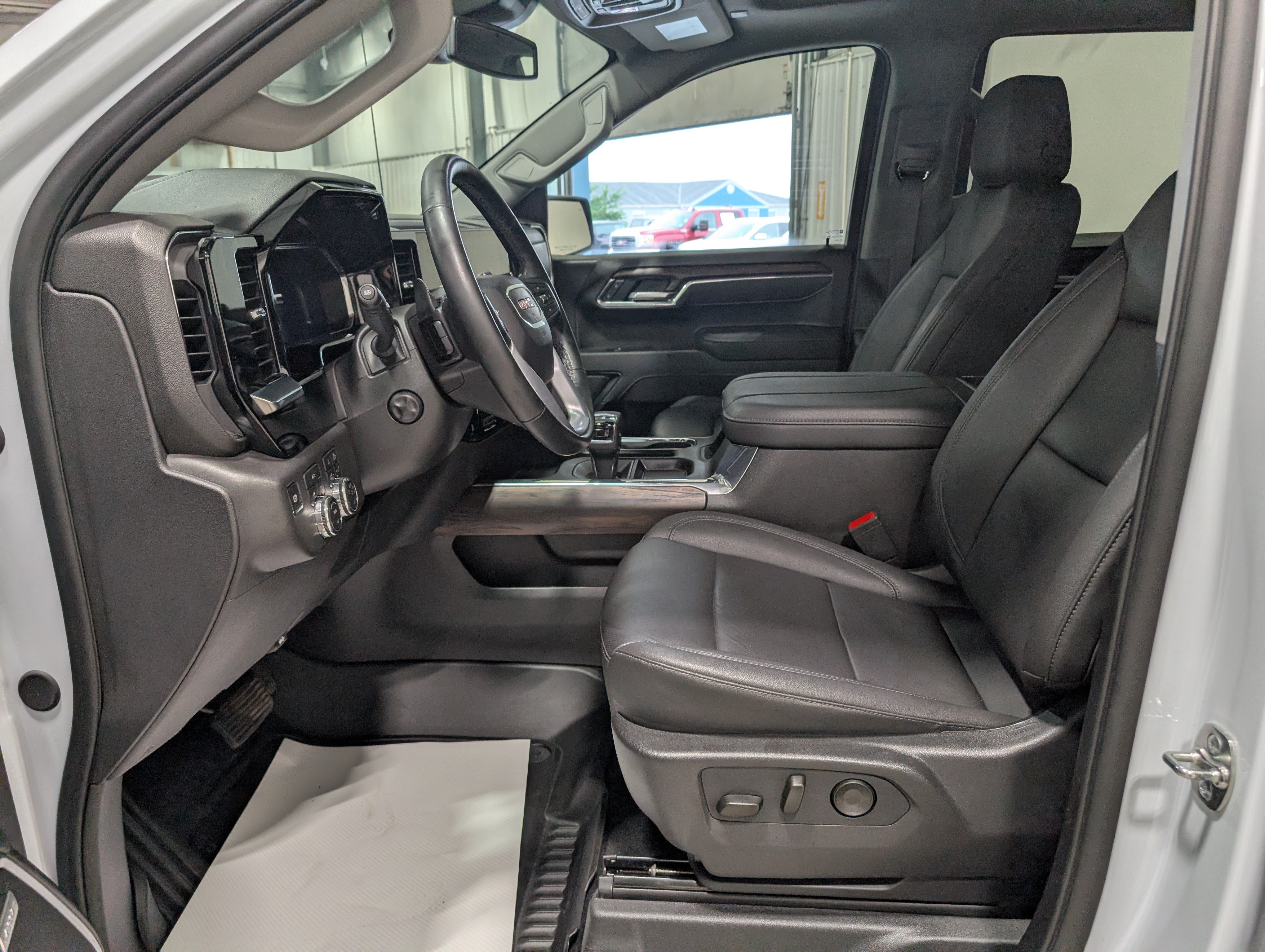 Used 2026 GMC Sierra 1500 SLT w/ SLT Premium Plus Package AWD/4WD image 17