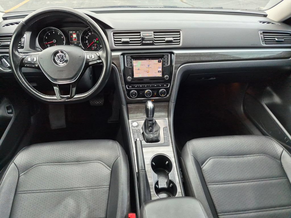 Used 2018 Volkswagen Passat 2.0T SE FWD image 22