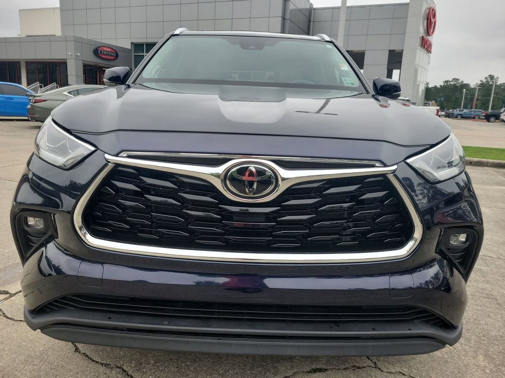 Used 2023 Toyota Highlander Limited FWD image 11