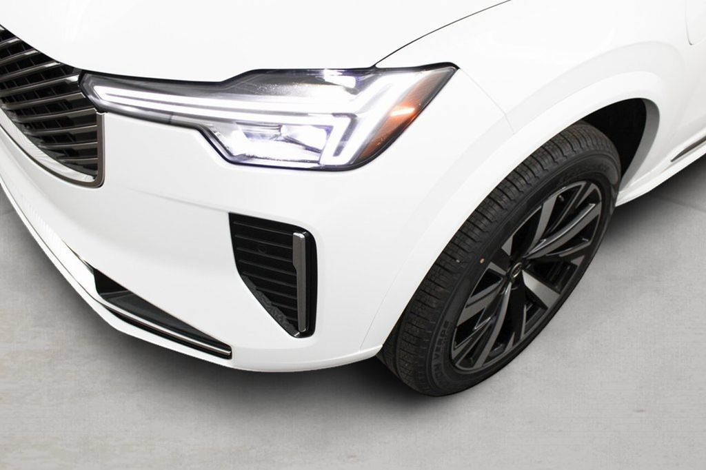New 2025 Volvo XC90 T8 Core w/ Protection Package AWD/4WD image 9