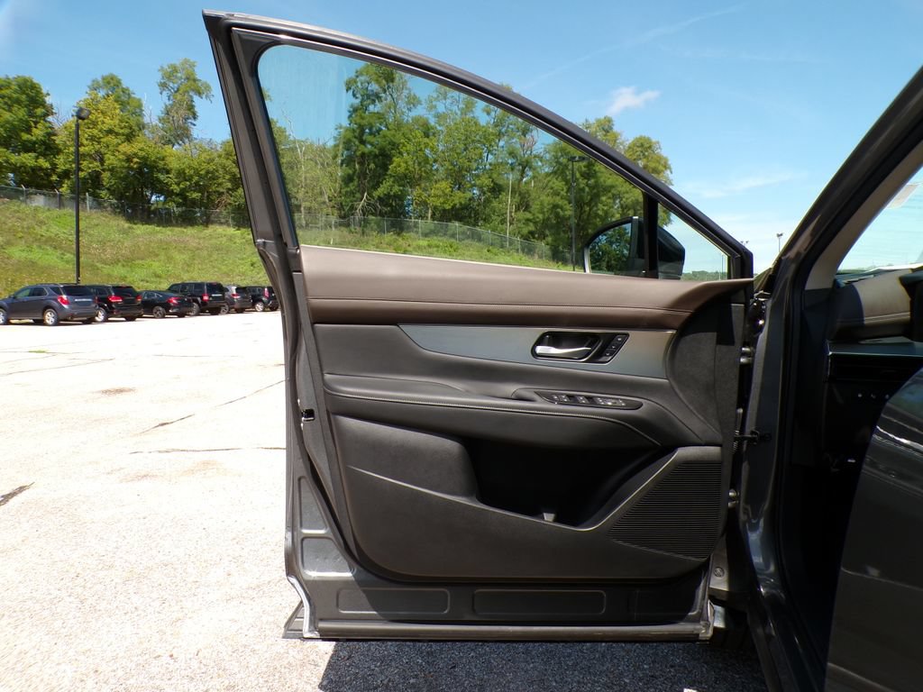 Used 2025 Nissan Murano Platinum w/ Cargo Package AWD/4WD image 23
