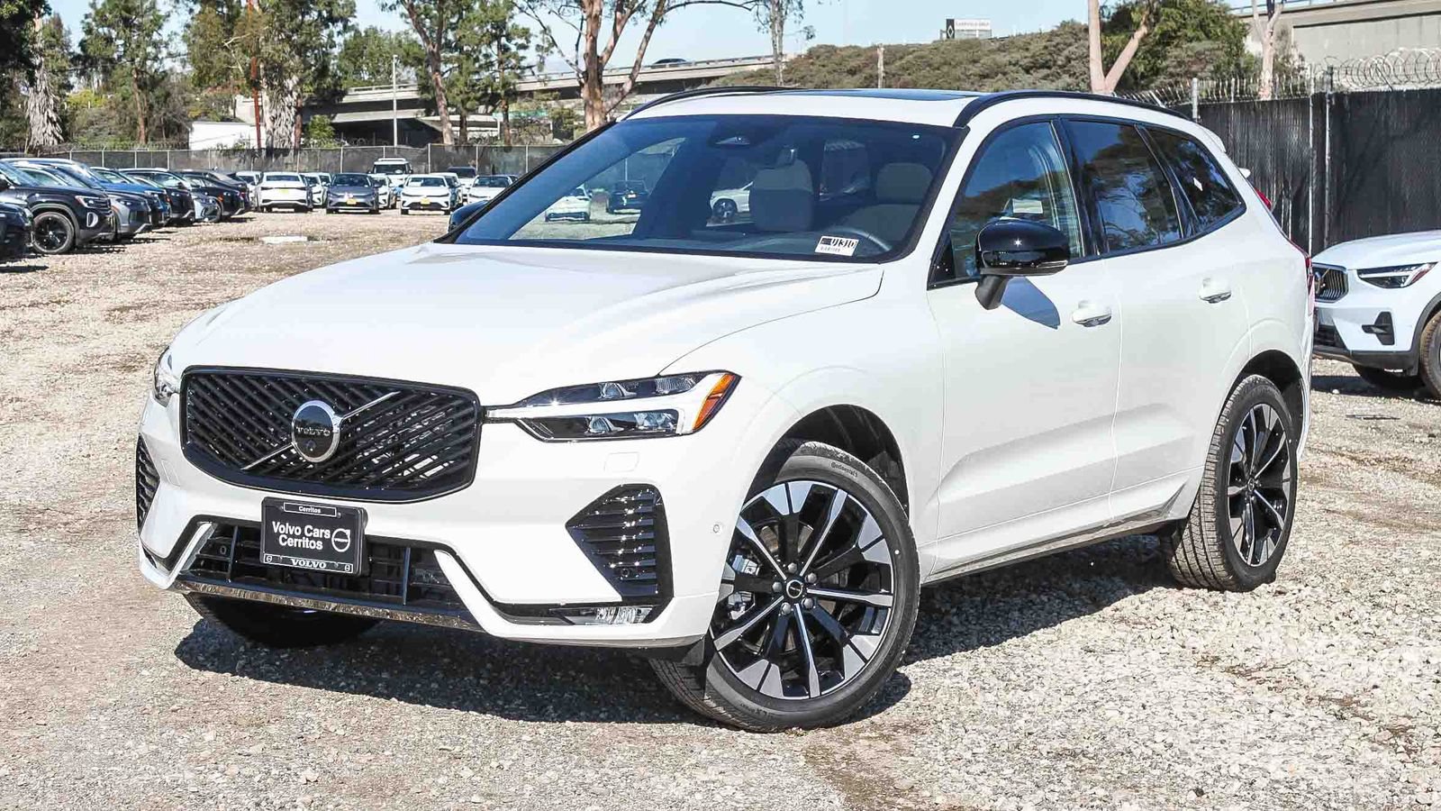 New 2026 Volvo XC60 B5 Plus w/ Climate Package PRO AWD/4WD image 15