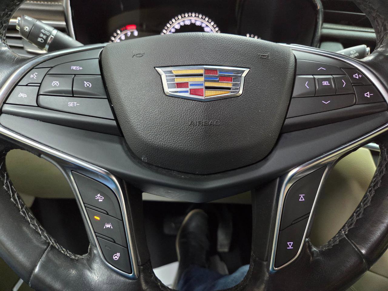 Used 2018 Cadillac XT5 Luxury w/ Driver Awareness Package AWD/4WD image 27