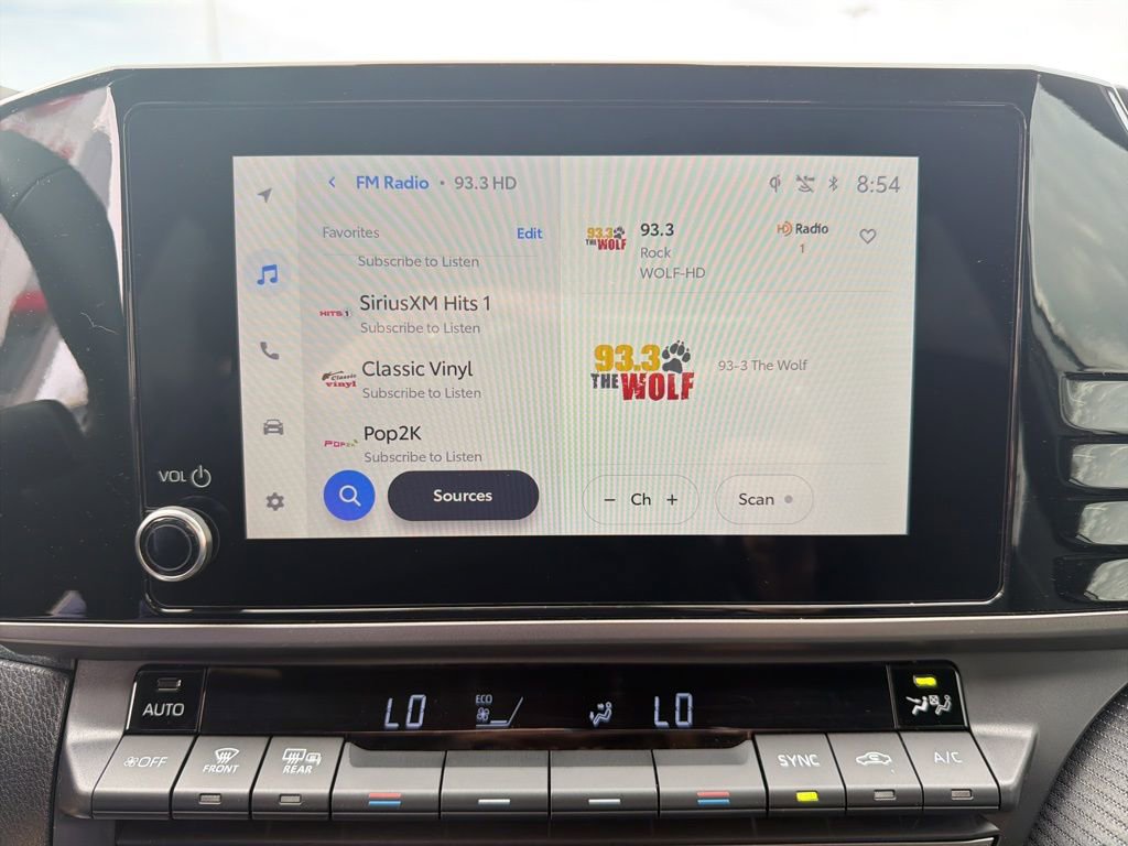 Used 2025 Toyota Camry SE image 15