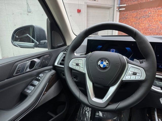 Used 2026 BMW X7 xDrive40i AWD/4WD image 13
