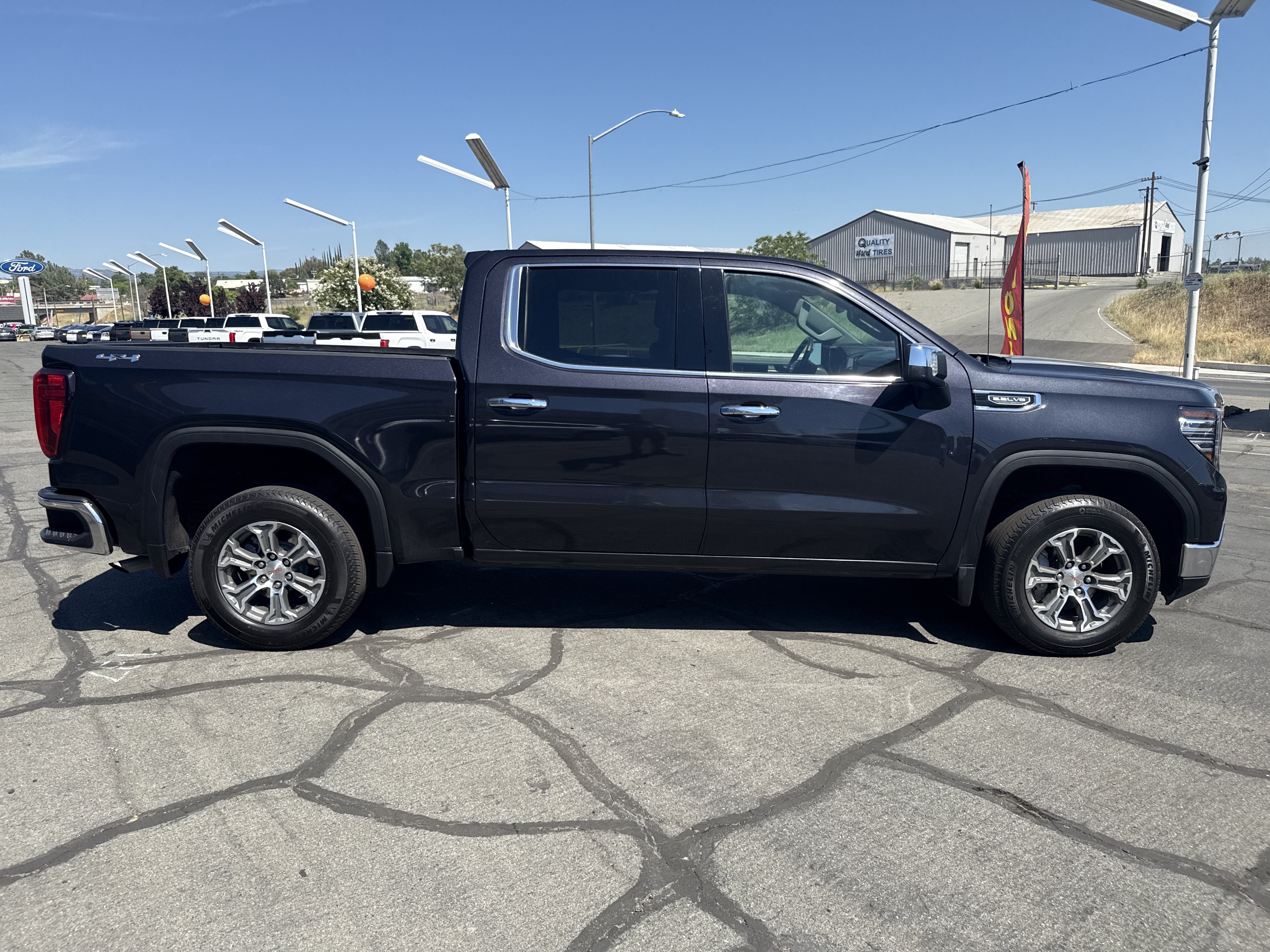 Used 2025 GMC Sierra 1500 SLT AWD/4WD image 7