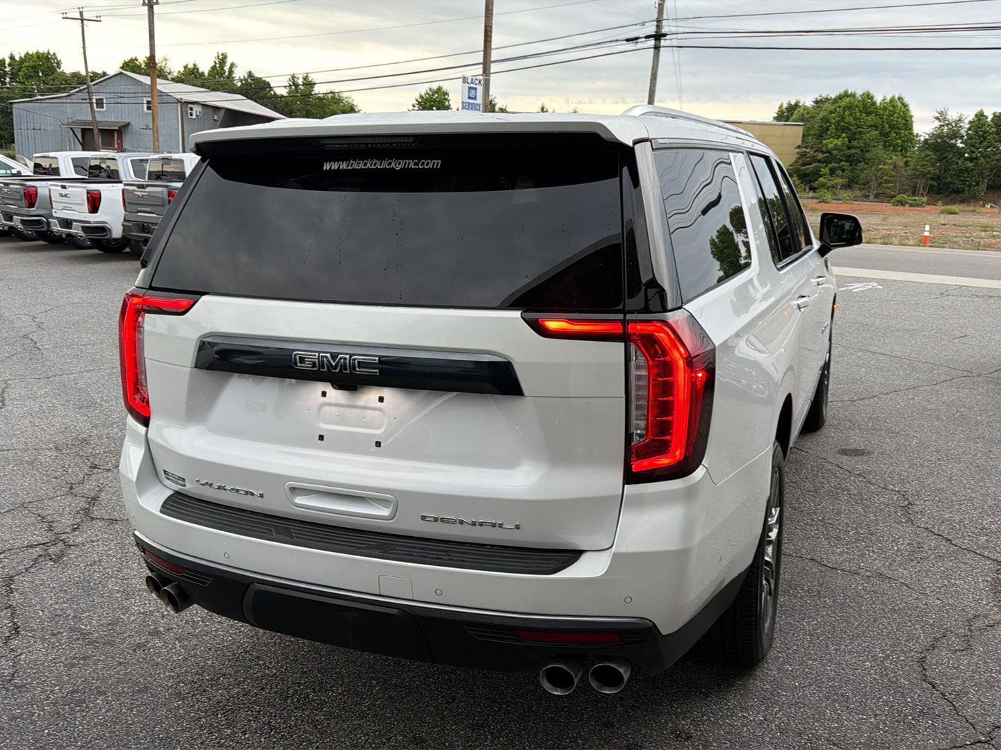 Used 2023 GMC Yukon XL Denali Ultimate AWD/4WD image 14