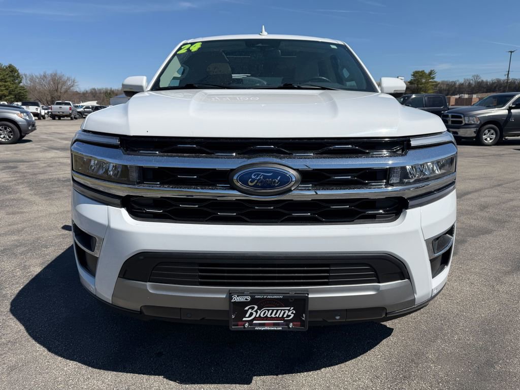 Used 2024 Ford Expedition Limited image 2