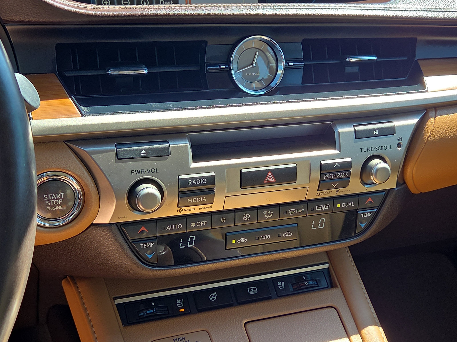 Used 2016 Lexus ES 350 w/ Luxury Package w/Wood Trim FWD image 19