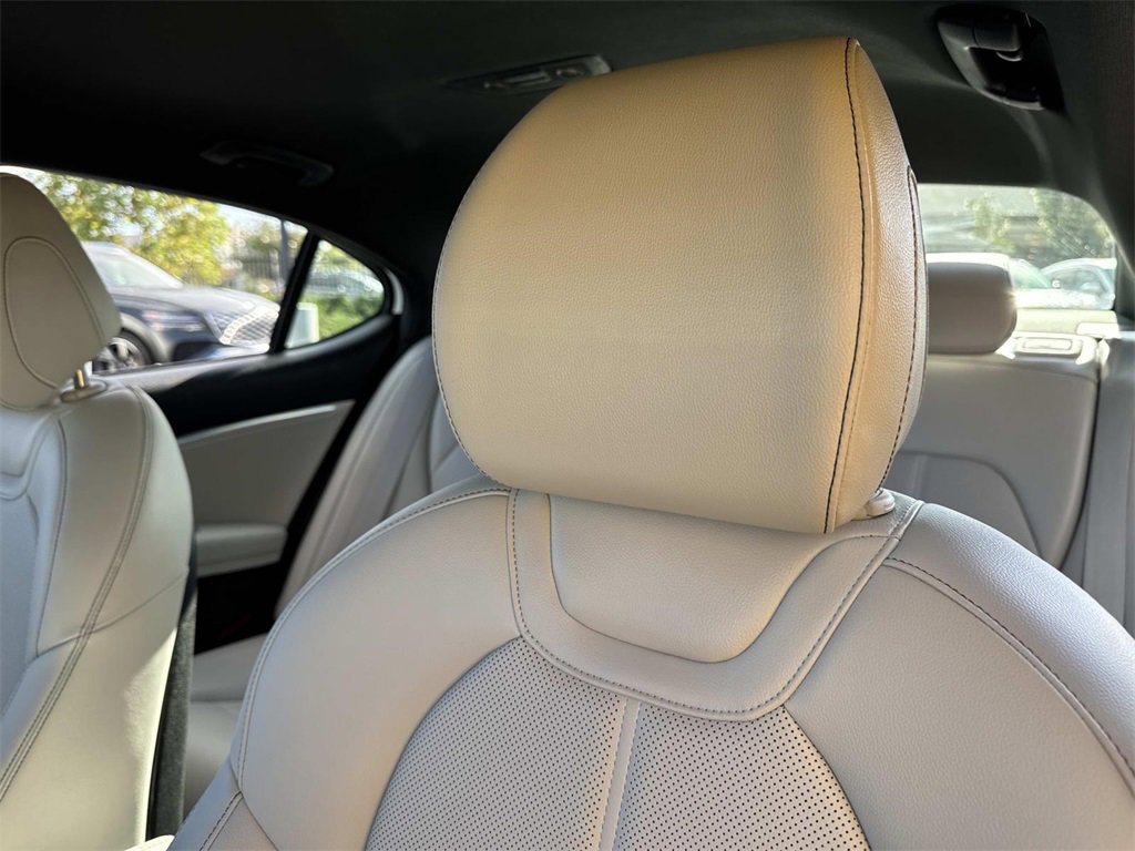 Used 2025 Genesis G70 2.5T image 30