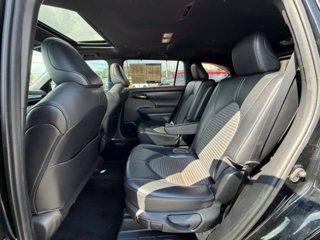 Used 2021 Toyota Highlander XSE AWD/4WD image 22