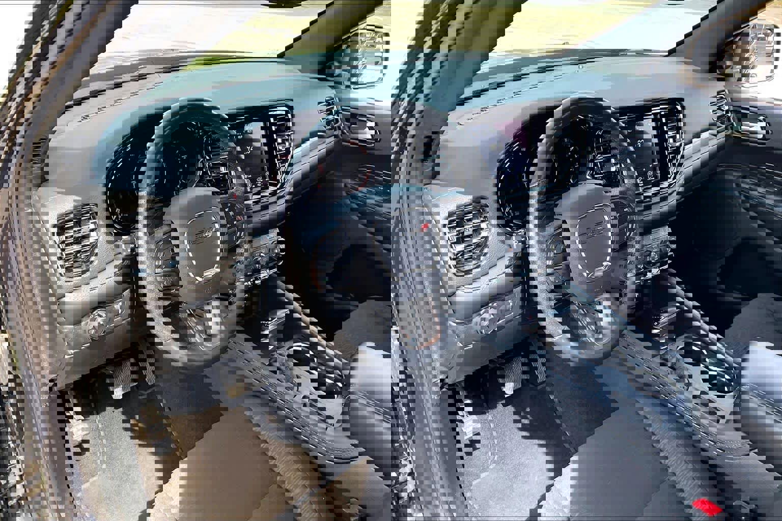 Used 2024 Dodge Durango SXT image 17