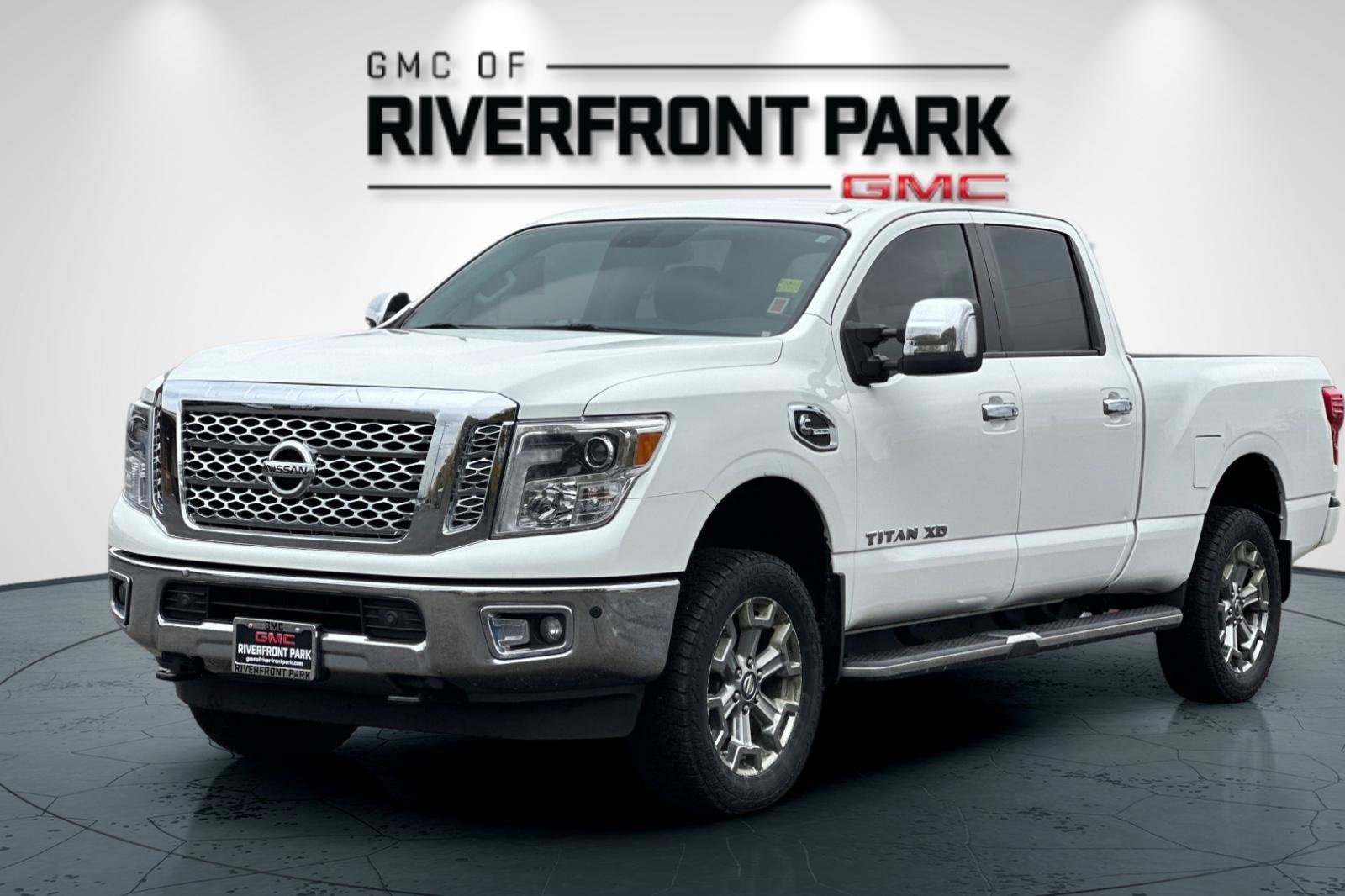 Used 2018 Nissan Titan SL w/ Chrome Package image 7