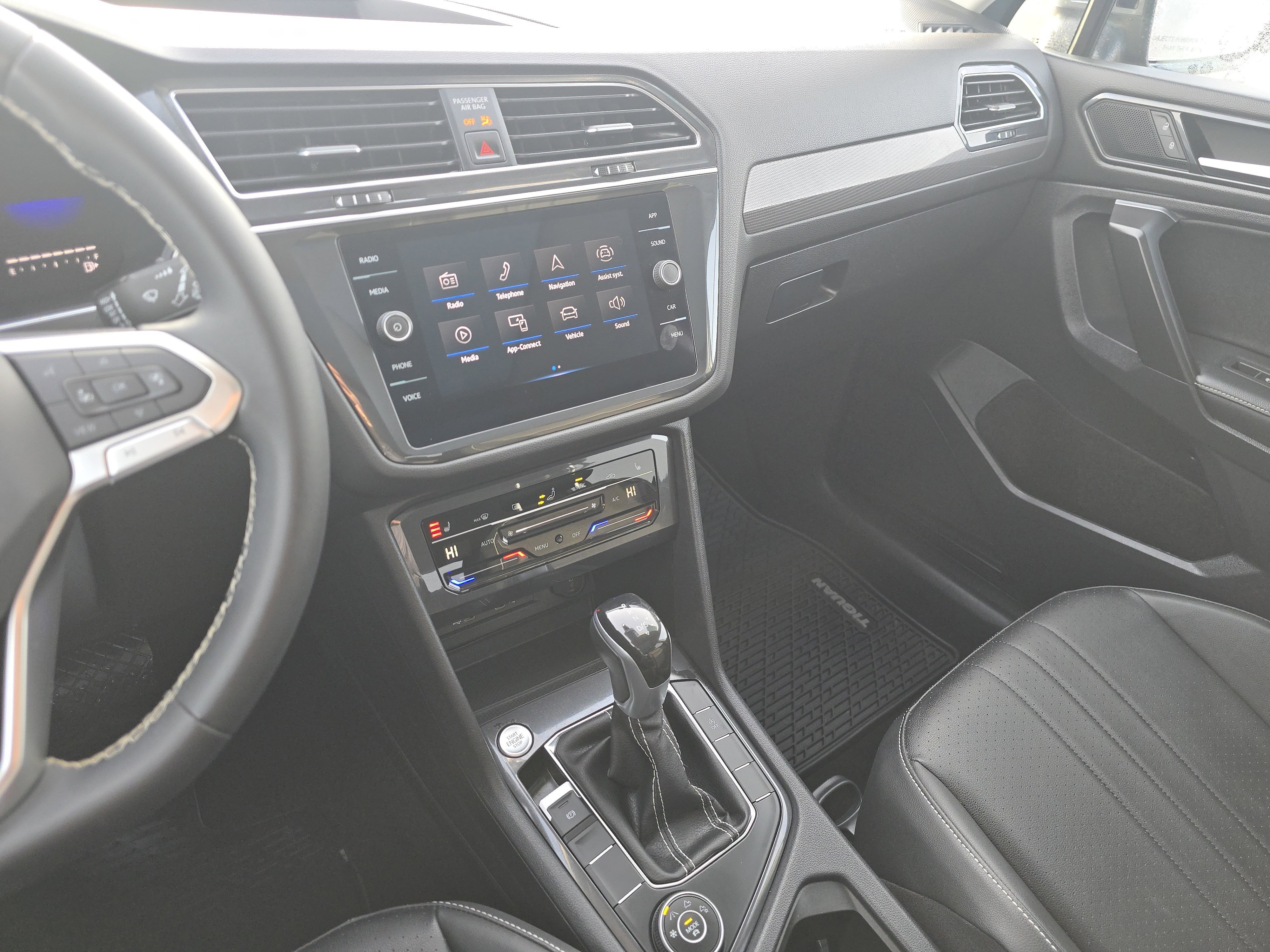 Certified 2023 Volkswagen Tiguan SE w/ Panoramic Sunroof Package image 23