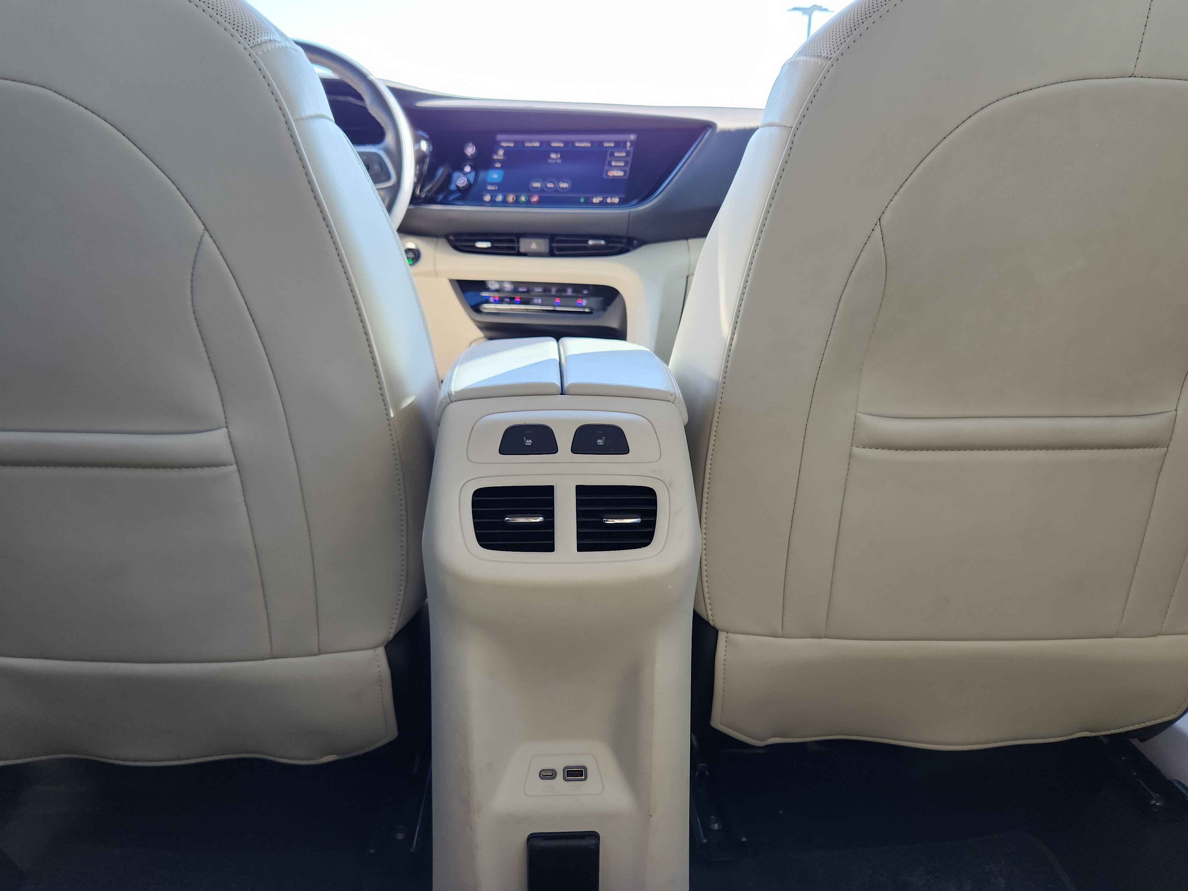 Used 2022 Buick Envision Avenir w/ Technology Package II image 13