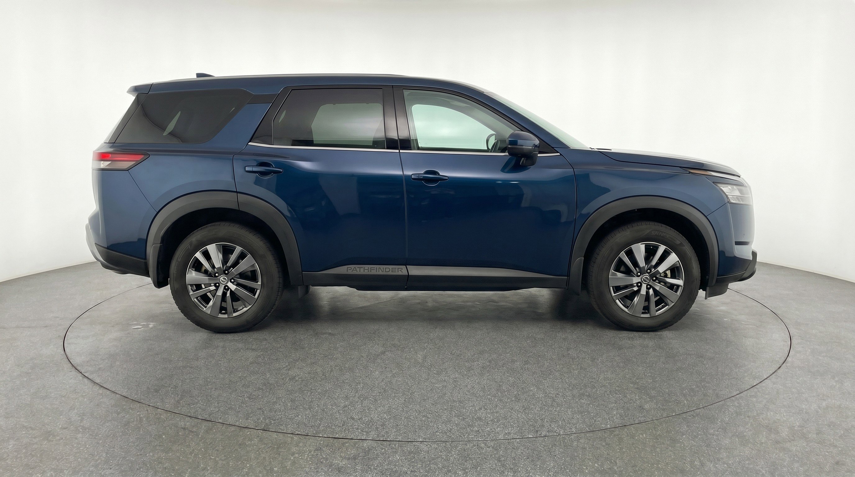 Used 2025 Nissan Pathfinder SV FWD image 11