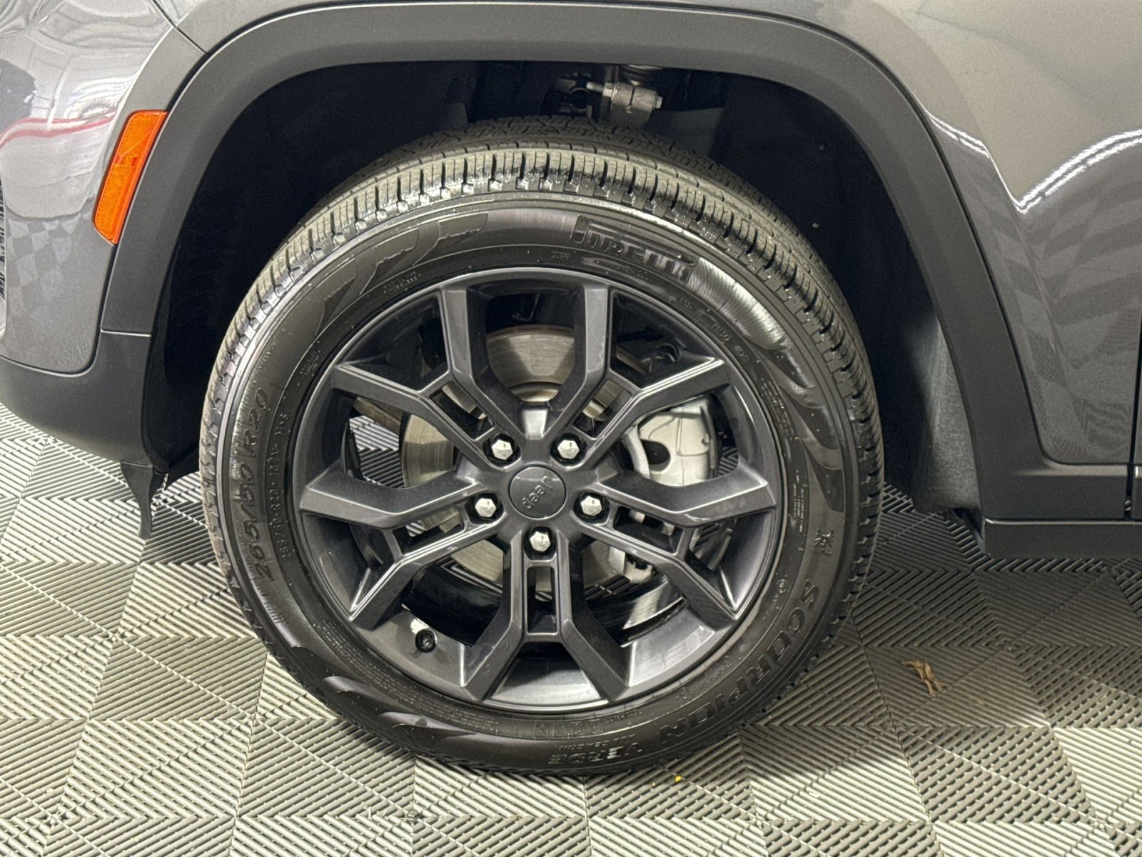 Used 2025 Jeep Grand Cherokee Limited w/ Trailer Tow Package AWD/4WD image 12