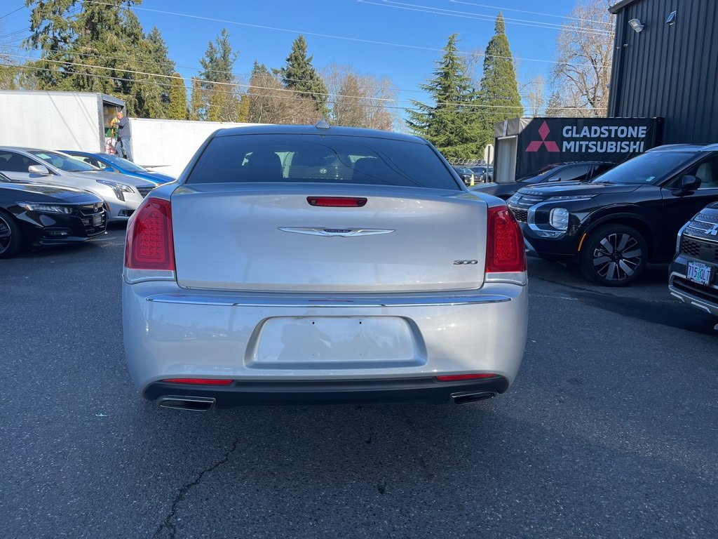 Used 2019 Chrysler 300 Touring image 5