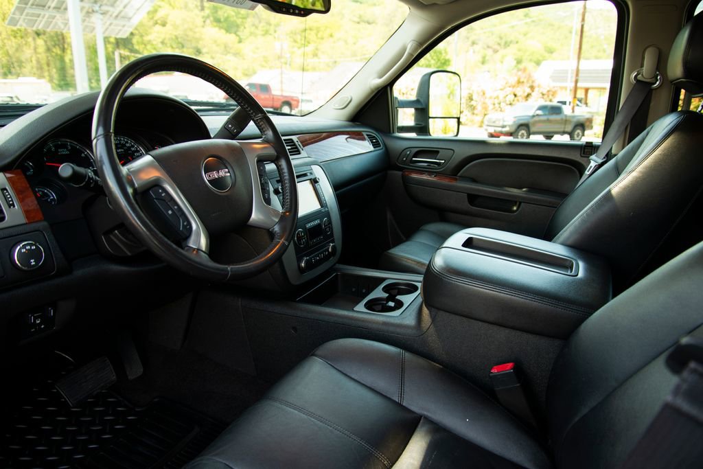Used 2013 GMC Sierra 2500 SLT w/ Entertainment Package AWD/4WD image 12